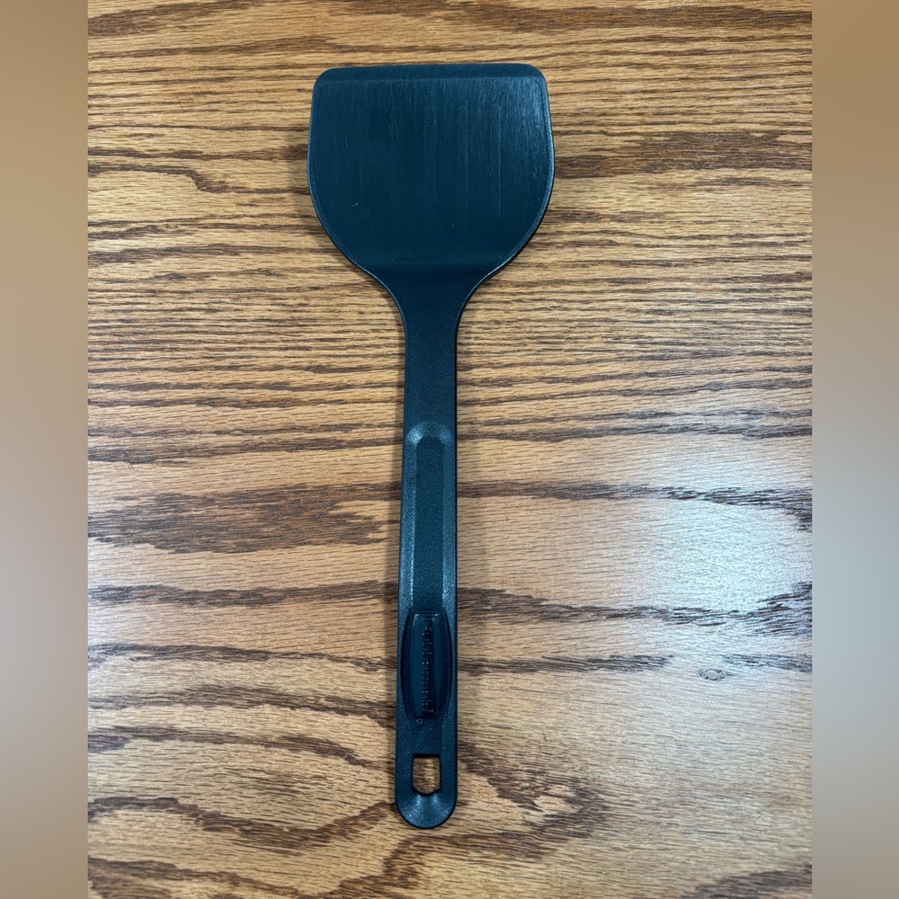 Vintage RUBBERMAID Black Hard Plastic Turner Flipper Kitchen Utensil #1972